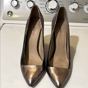 JustFab Metallic Bronze Pointed Heels
